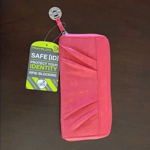 NWT! Travelon Identity protection wallet